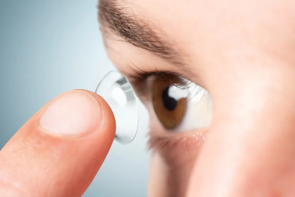 man applying his contact lens 1 Fitting of contact lens